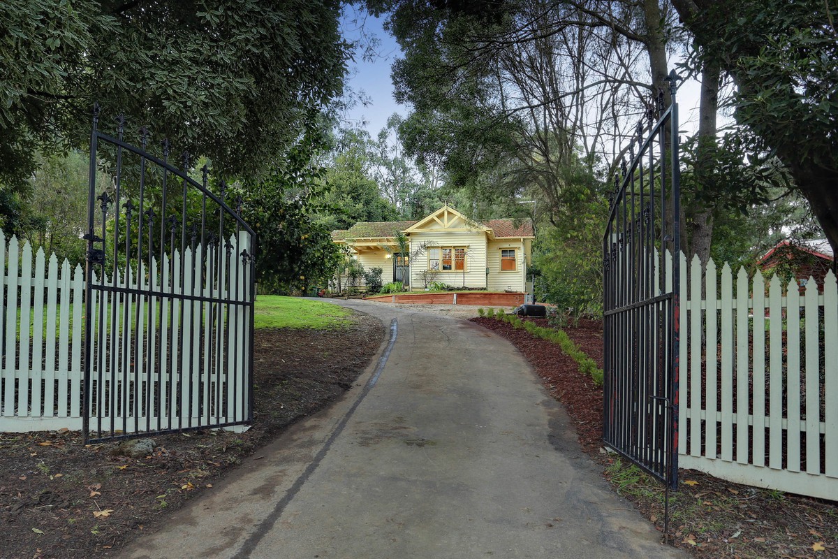 18 Auhl Road Emerald, VIC 3782 Sold Barry Plant