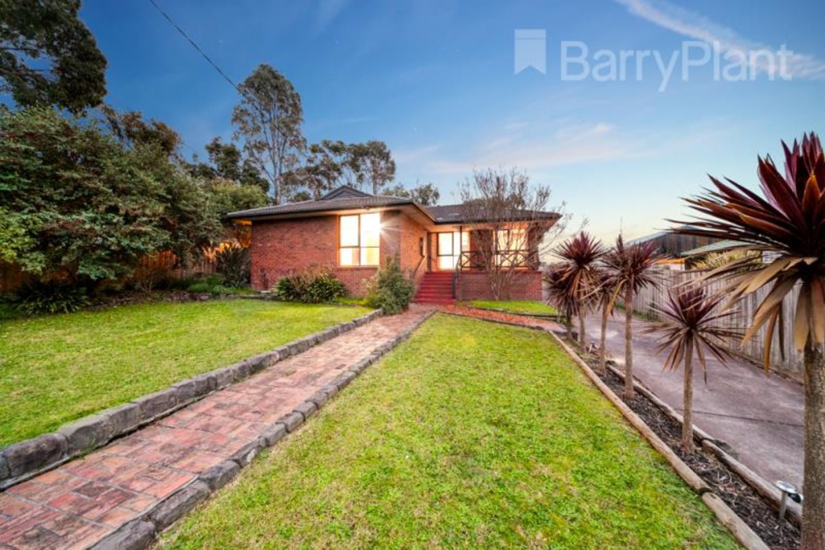 35 Gardenia Street Pakenham, VIC 3810 For Rent Barry Plant