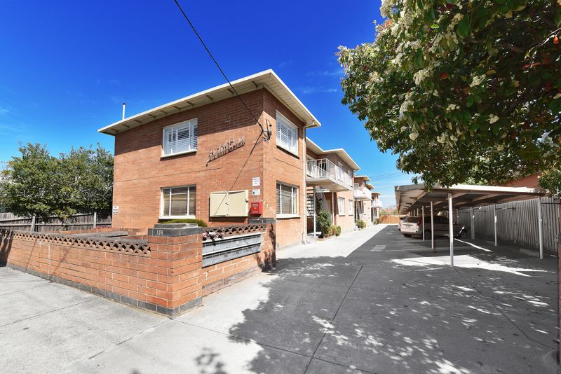 10/139 Napier Street Essendon, VIC 3040 Sold Barry Plant