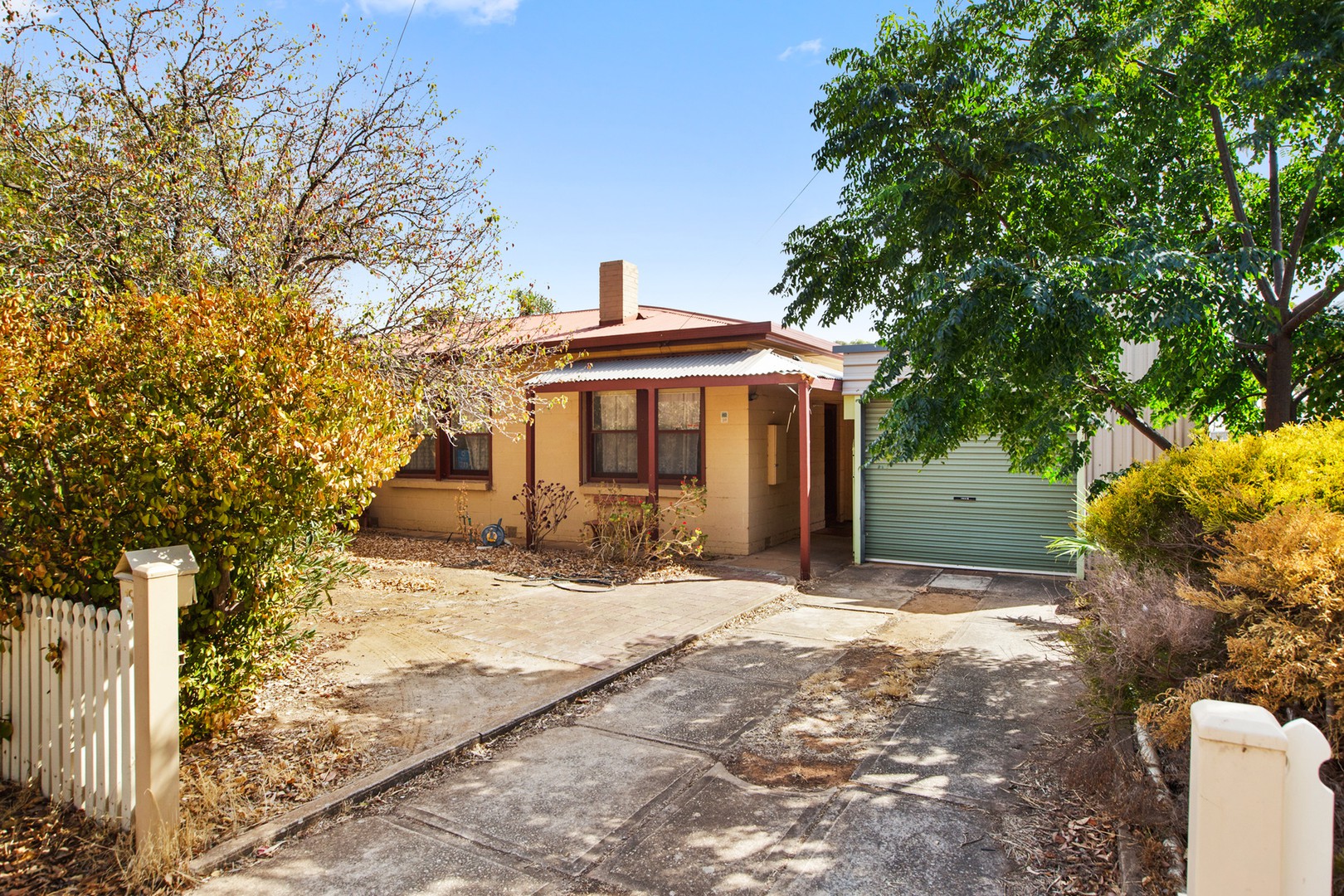 19 Knighton Road Elizabeth North, SA 5113 Sold Barry Plant