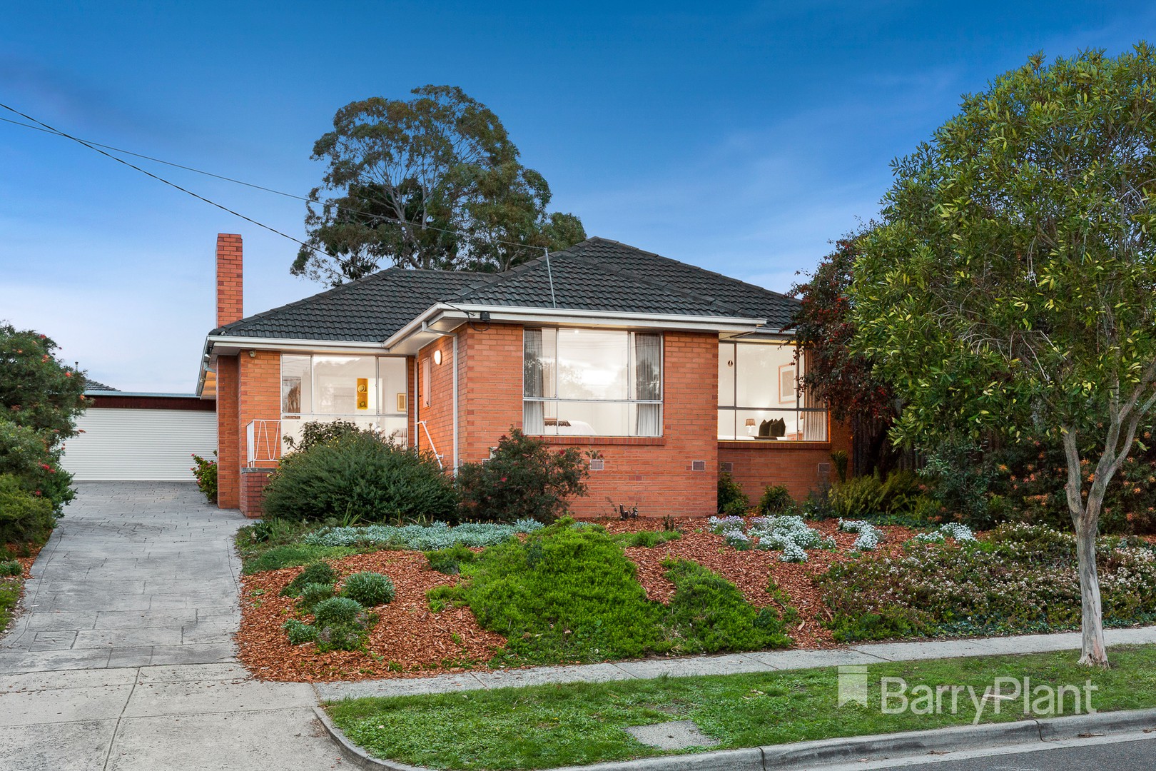 28 Sandra Street Bulleen, VIC 3105 Sold Barry Plant