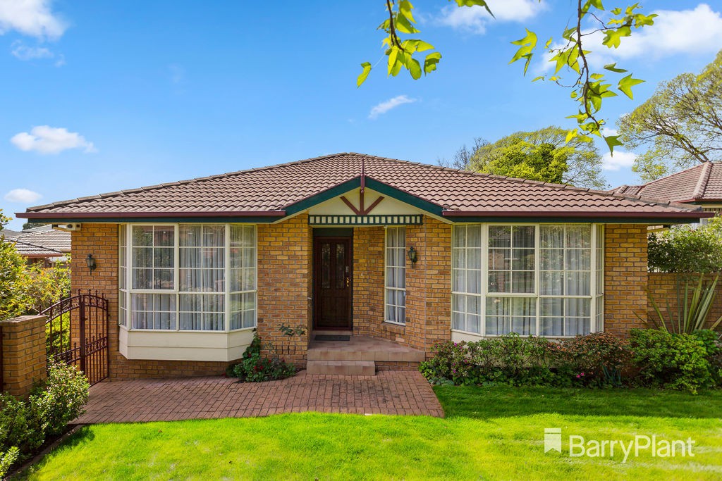 1/15 Roberts Street Glen Waverley, VIC 3150 Sold Barry Plant