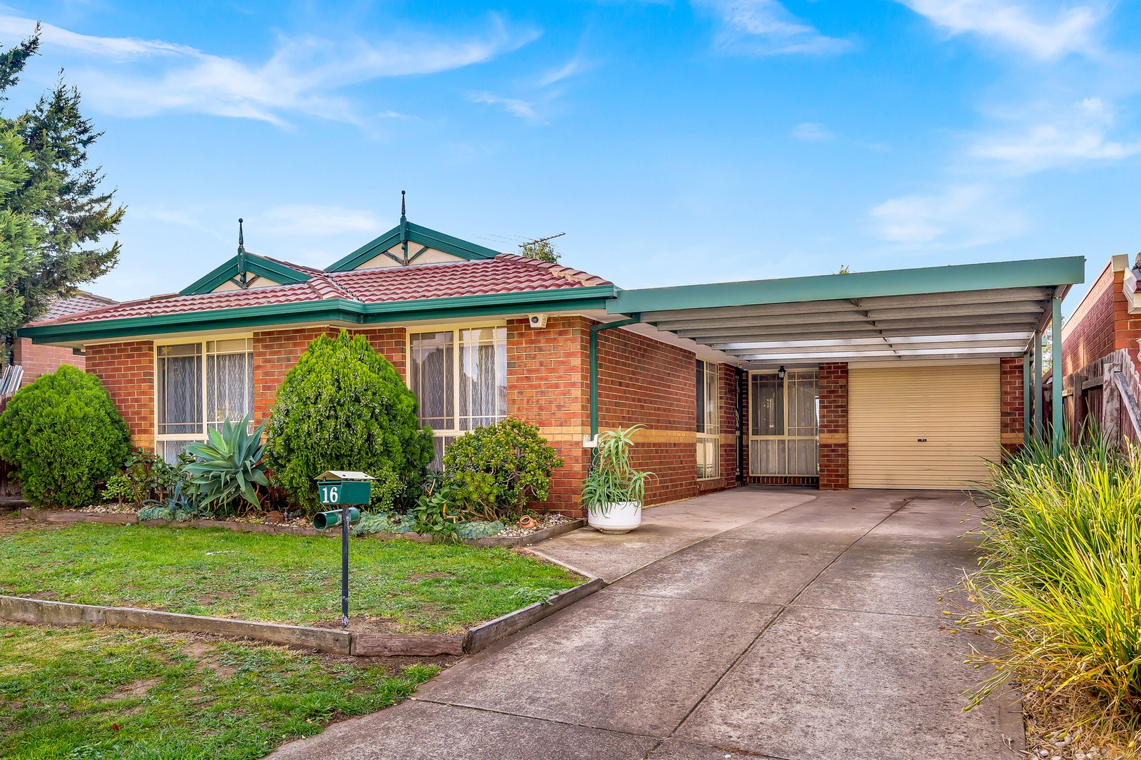 16 Serpens Court Roxburgh Park, VIC 3064 Sold Barry Plant