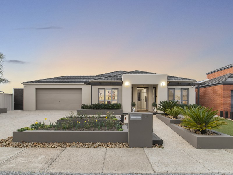 61 Cambridge Crescent Taylors Lakes , 3038