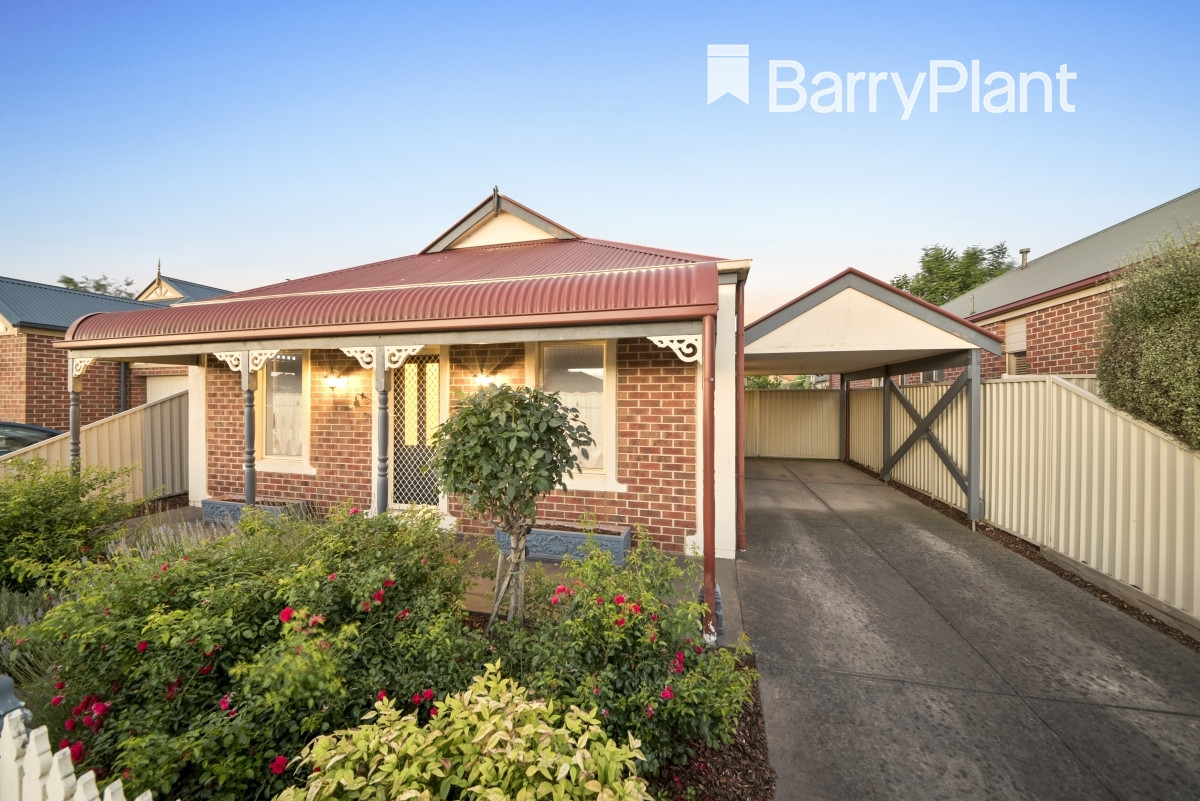 4 Mitchell Close Pakenham, VIC 3810 Sold Barry Plant