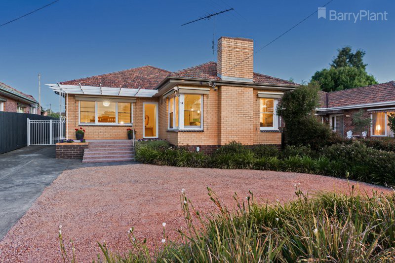 14 Torquay Road Belmont, VIC 3216 Sold Barry Plant