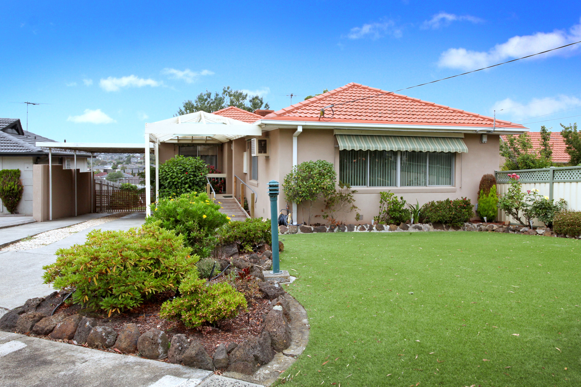 10 Byfield Close Gladstone Park, VIC 3043 Sold Barry Plant