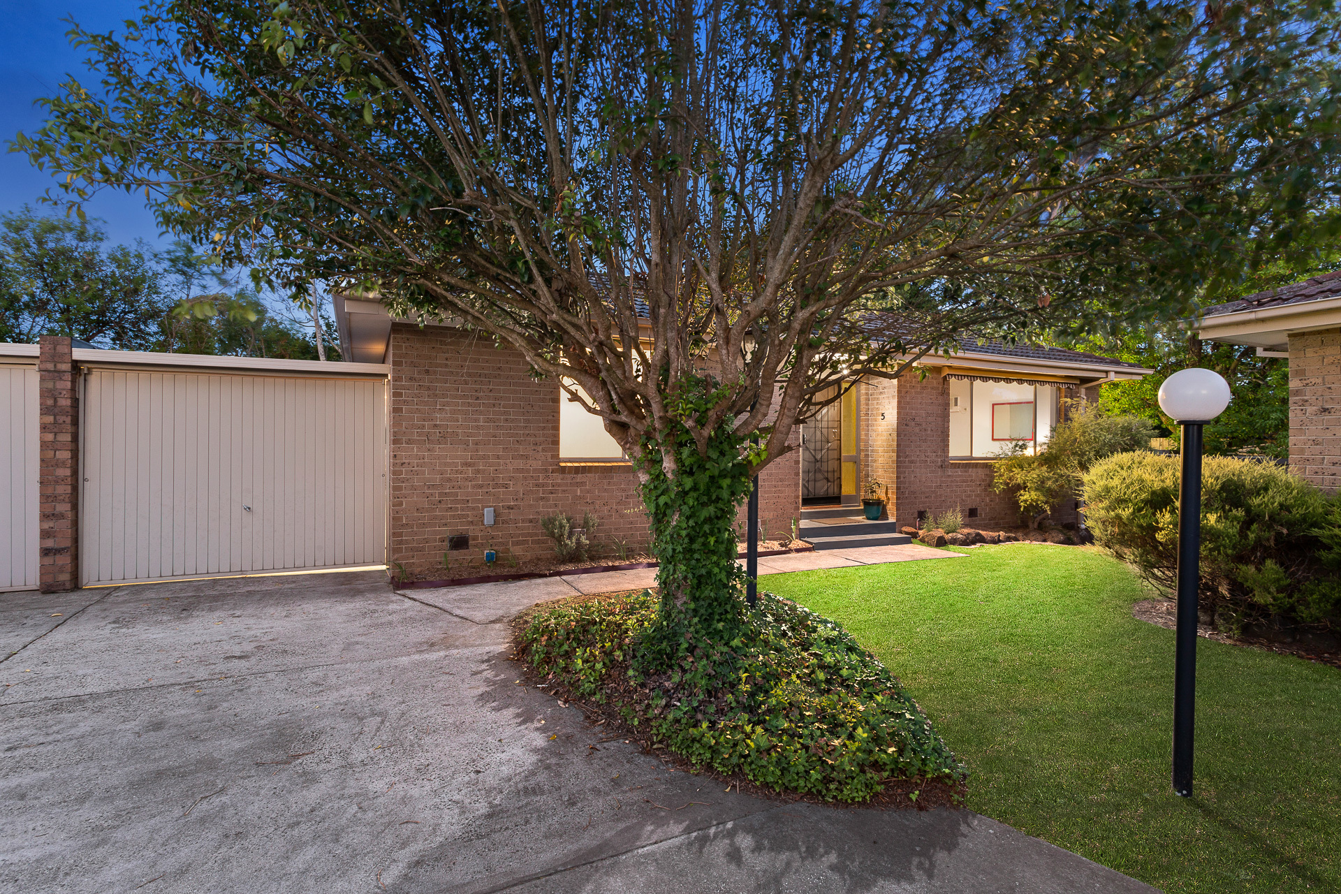 5/911 Bowen Road Doncaster East, VIC 3109 Sold Barry Plant