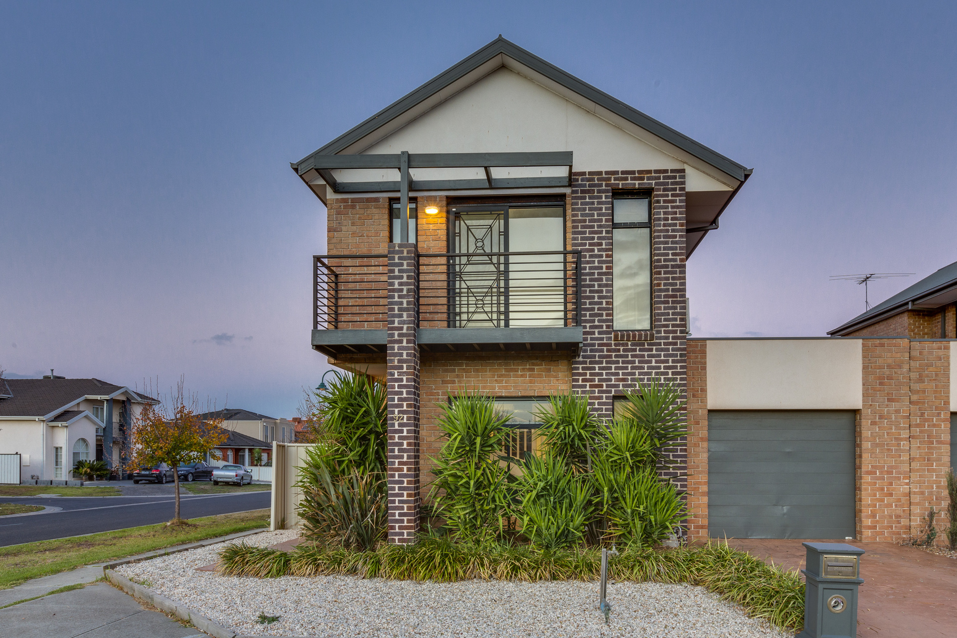 92 Jindabyne Avenue Taylors Hill, VIC 3037 Sold Barry Plant