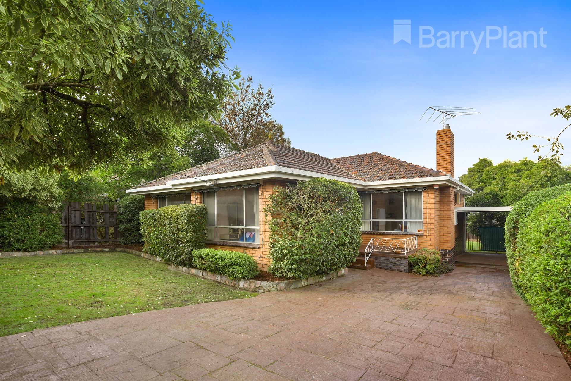 182 Watsonia Road Watsonia, VIC 3087 Sold Barry Plant