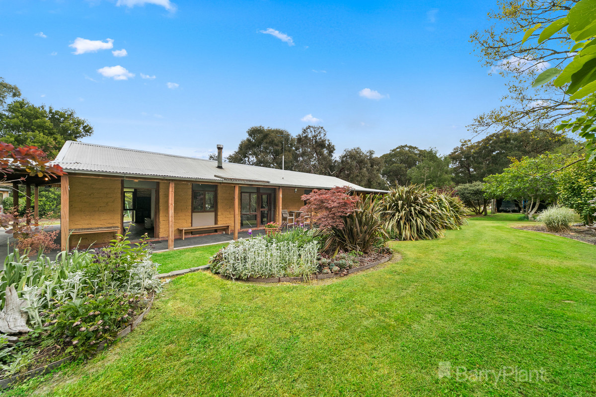 560 Tynong North Road Tynong North, VIC 3813 Sold Barry Plant