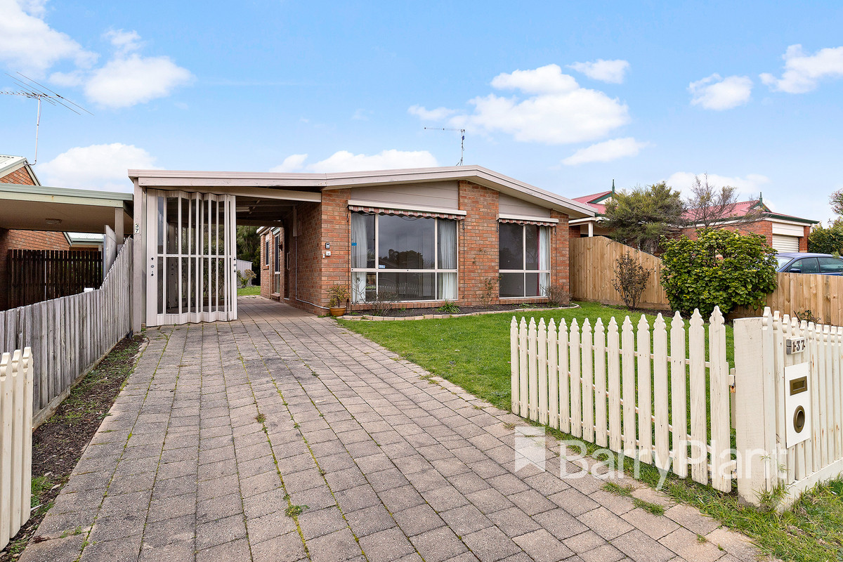 137 Third Avenue Rosebud, VIC 3939 Sold Barry Plant
