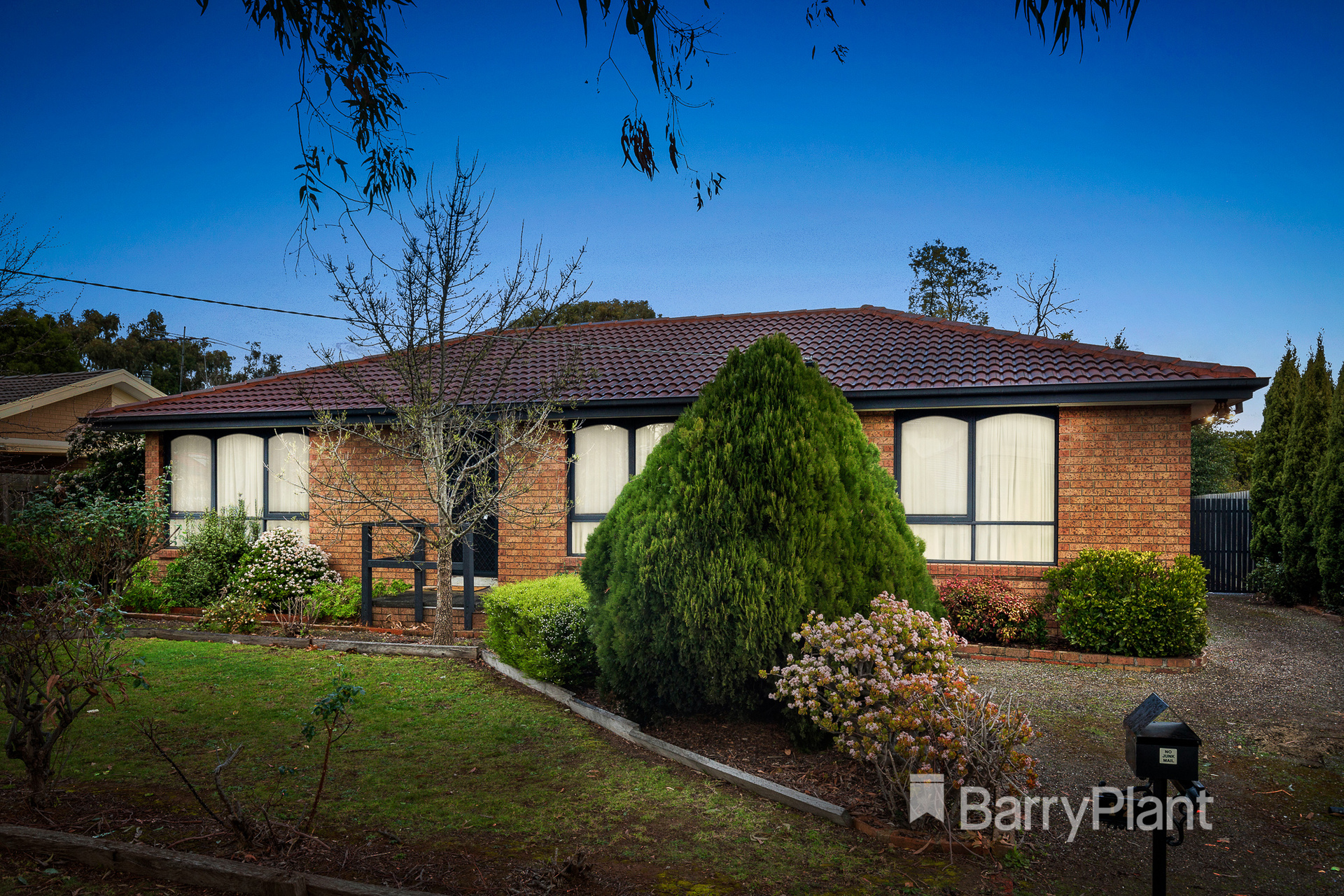 12 Collier Road Kilsyth South, VIC 3137 Sold Barry Plant