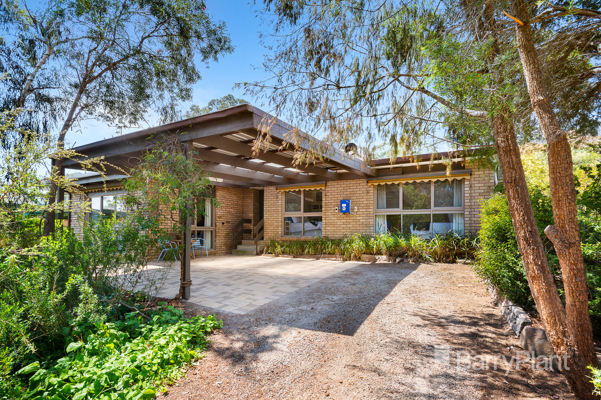 15 Kelly Street Diamond Creek, VIC 3089 Sold Barry Plant