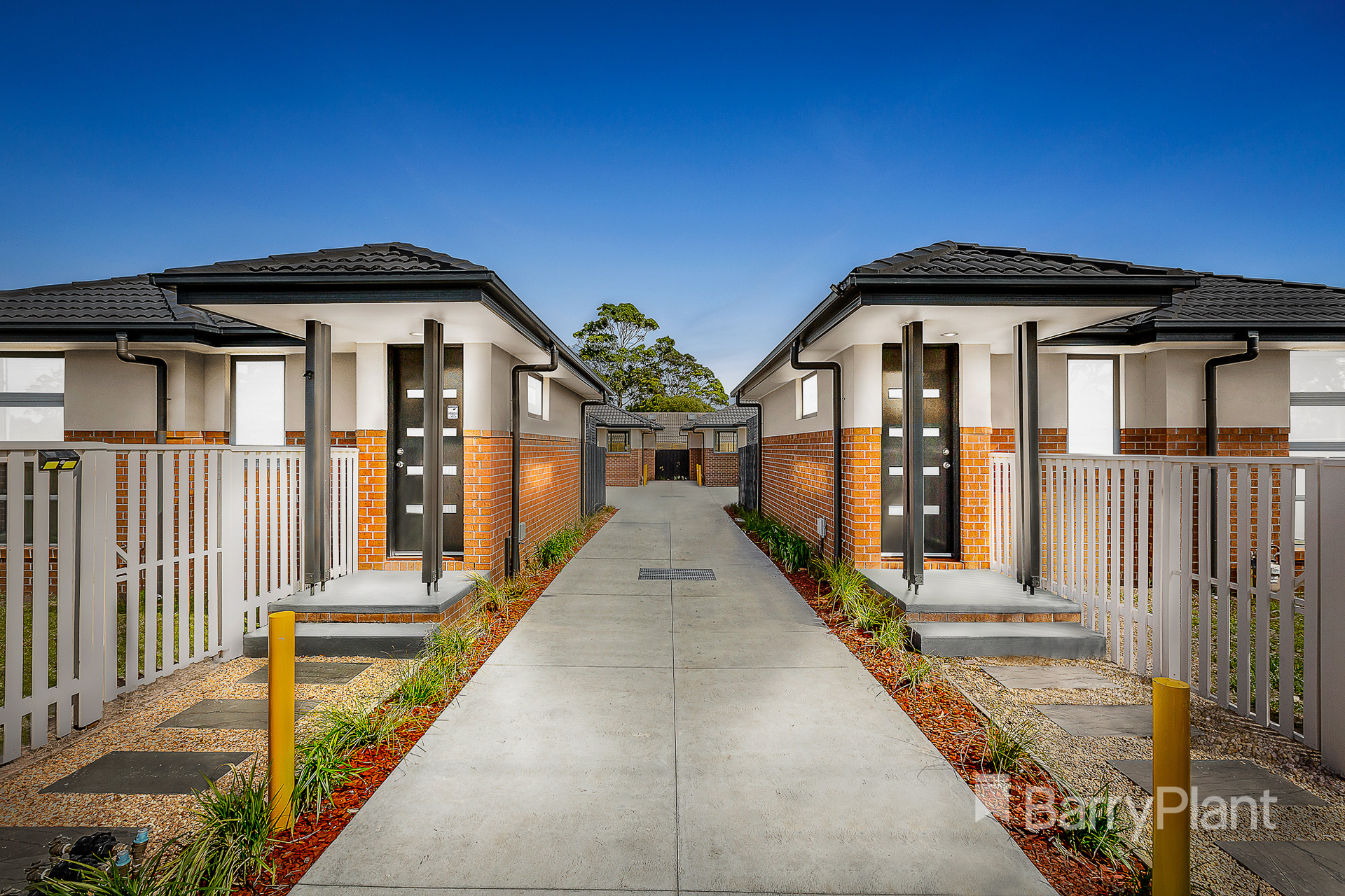 2/184 FrankstonDandenong Road Seaford, VIC 3198 Sold Barry Plant