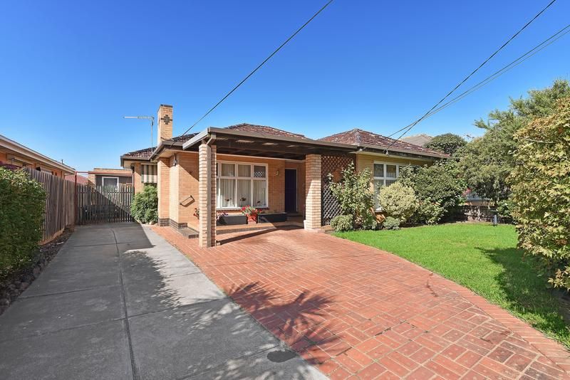 37 Medfield Avenue Avondale Heights, VIC 3034 Sold Barry Plant