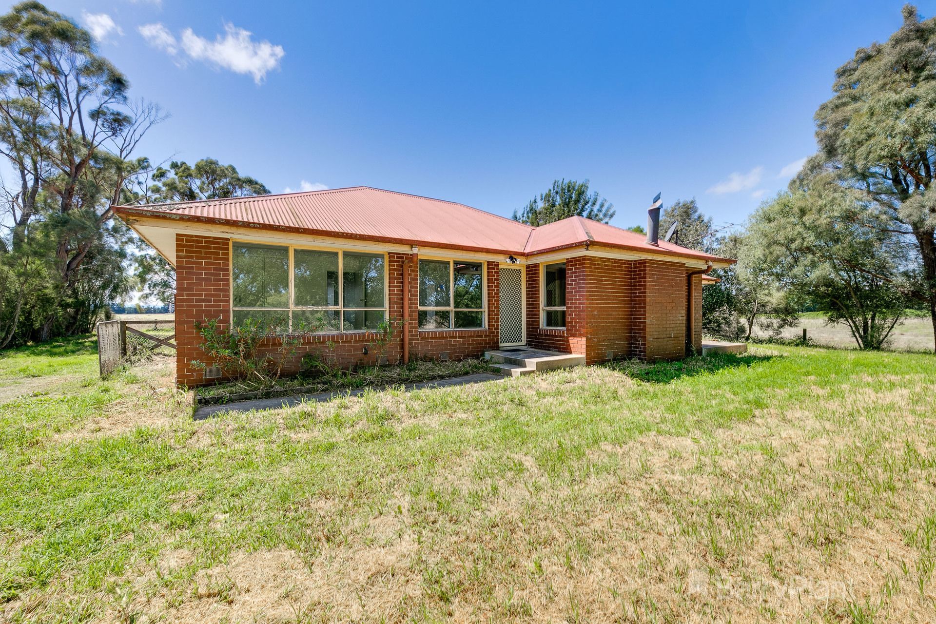 325 BunyipModella Road Bunyip, VIC 3815 Sold Barry Plant