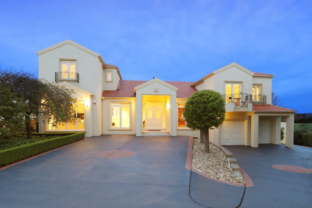 5 Sunset Terrace Lysterfield, VIC 3156 Sold Barry Plant