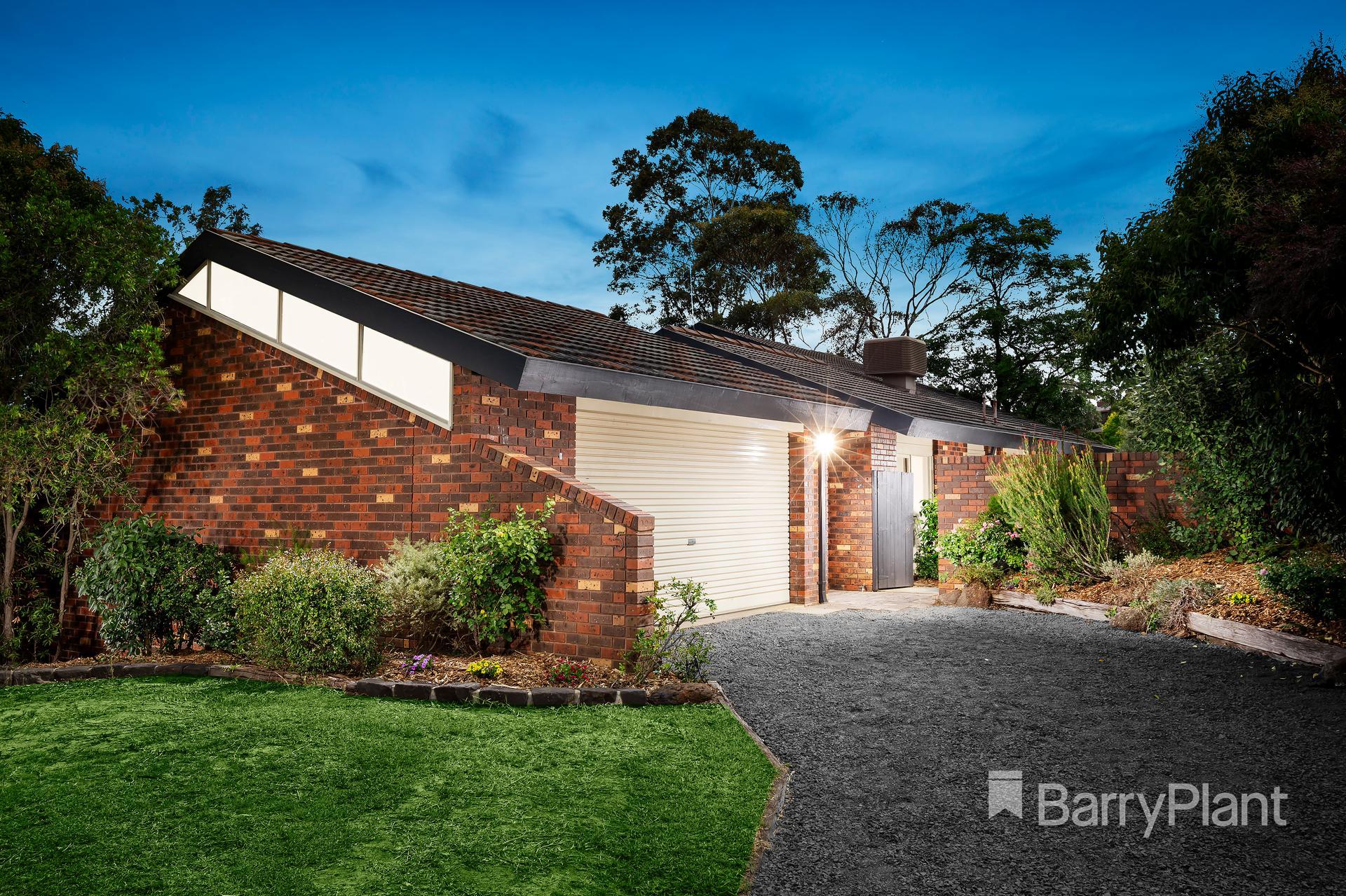 5 Loomai Close Greensborough, VIC 3088 Sold Barry Plant